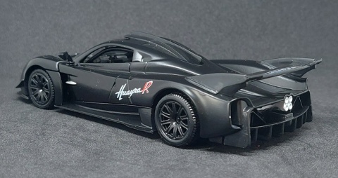 Pagani Huayra R Black Auto Kolekcjonerskie Samochód napęd Pull-Back 1:32