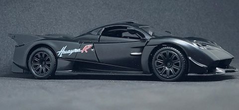 Pagani Huayra R Black Auto Kolekcjonerskie Samochód napęd Pull-Back 1:32